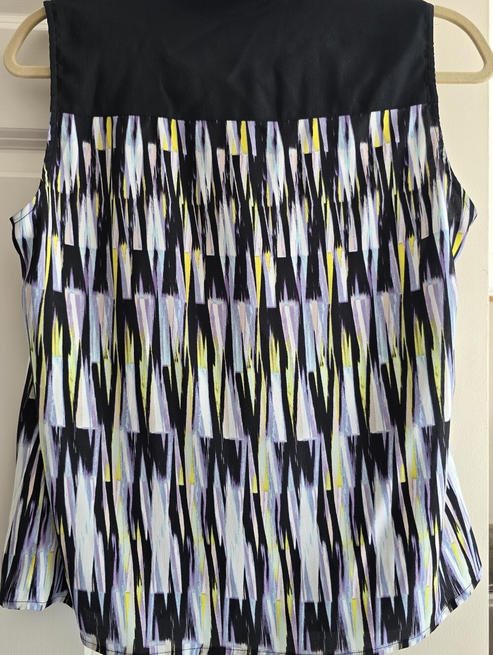 Calvin Klein Black Sleeveless Printed Button-Front Top with Lavender Trim - Picture 2 of 5
